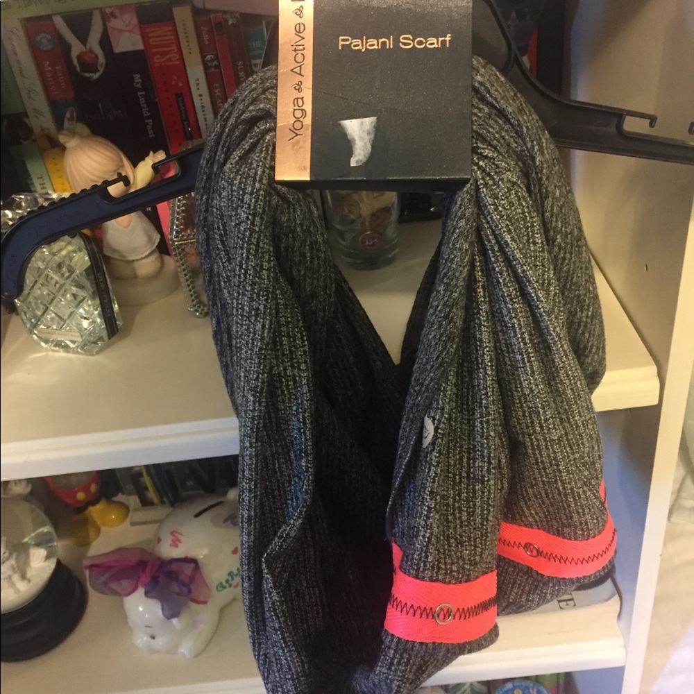 Apana Pajani Scarf